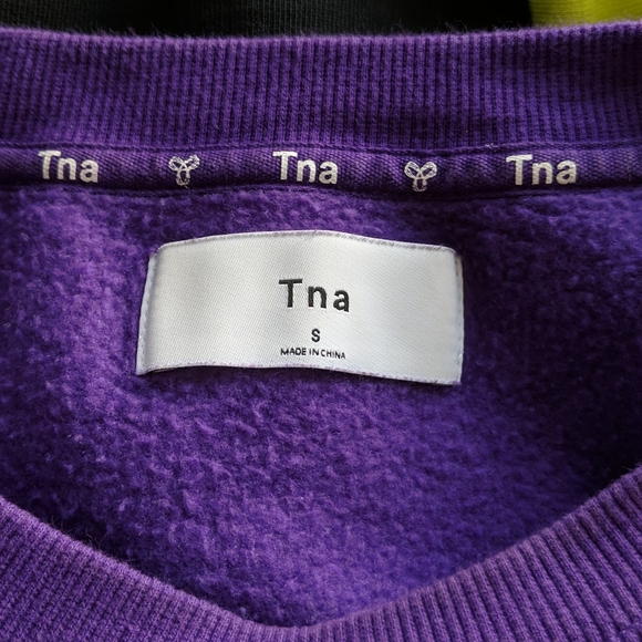 Aritzia TNA purple cropped crewneck, size S - Picture 3 of 4